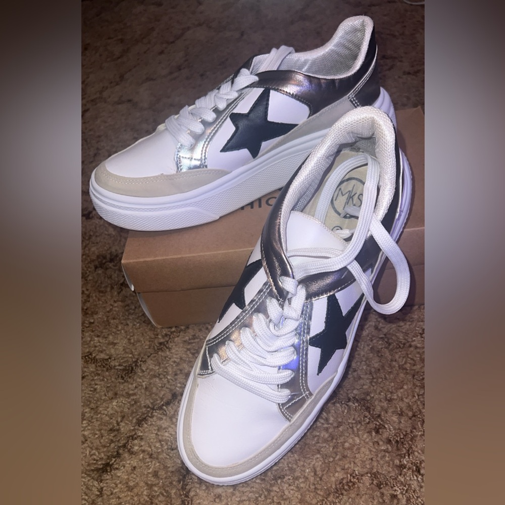 Stylish White and Black Star Women’s Fashion Sneakers